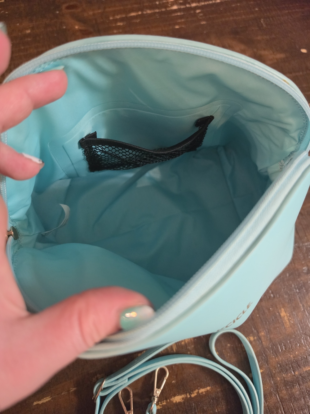 Corkcicle Small Crossbody Insulated Bag in Aqua Blue - Picture 5 of 6